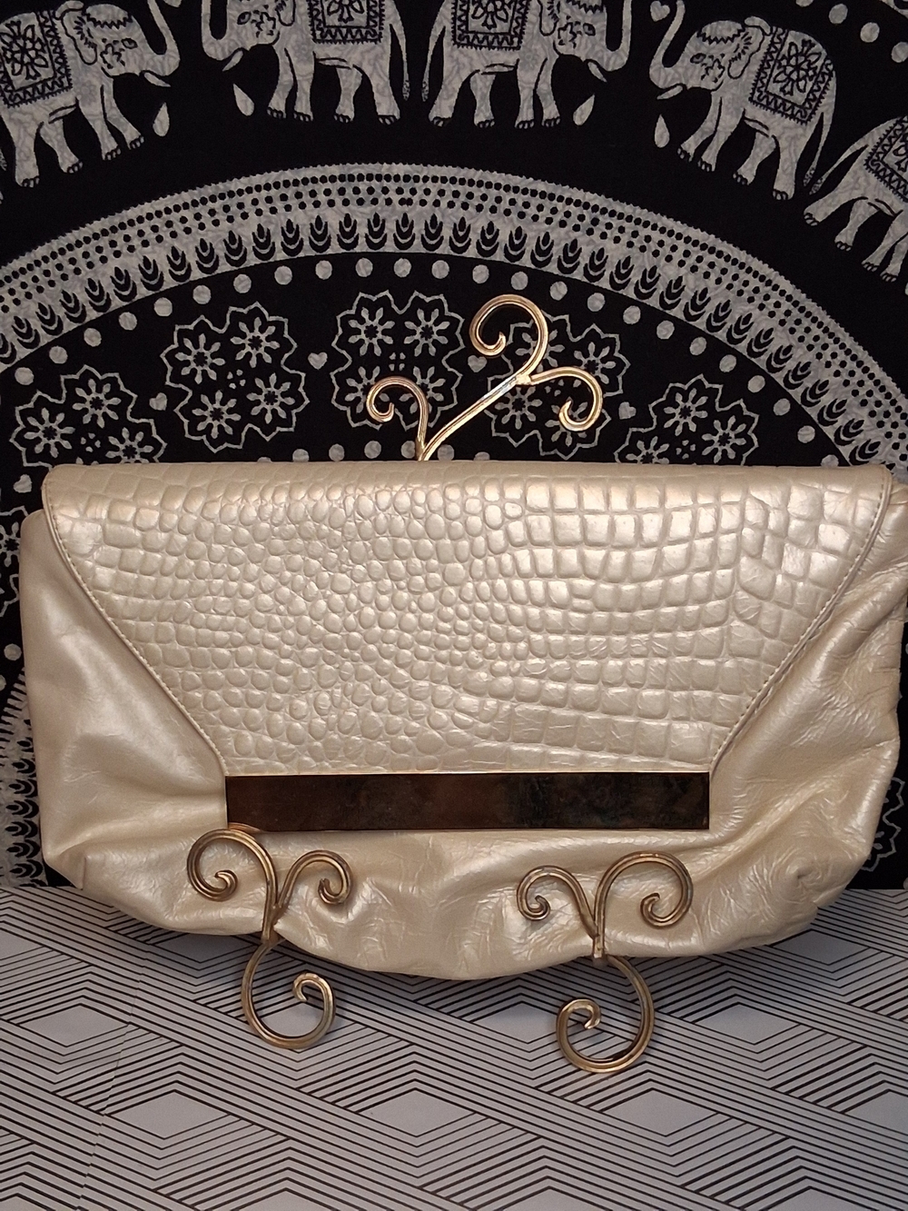 Vintage DAWLI Cream Alligator Embossed Leather Envelope